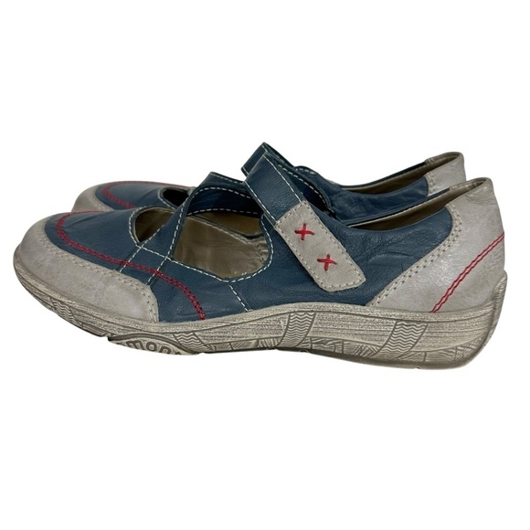 Remonte Leather Crisscross Flats - Picture 2 of 12